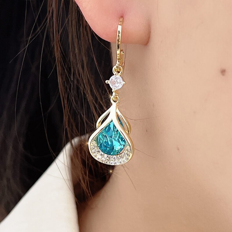 Enchanting Droplet Earrings: A Fusion of Elegance and Character