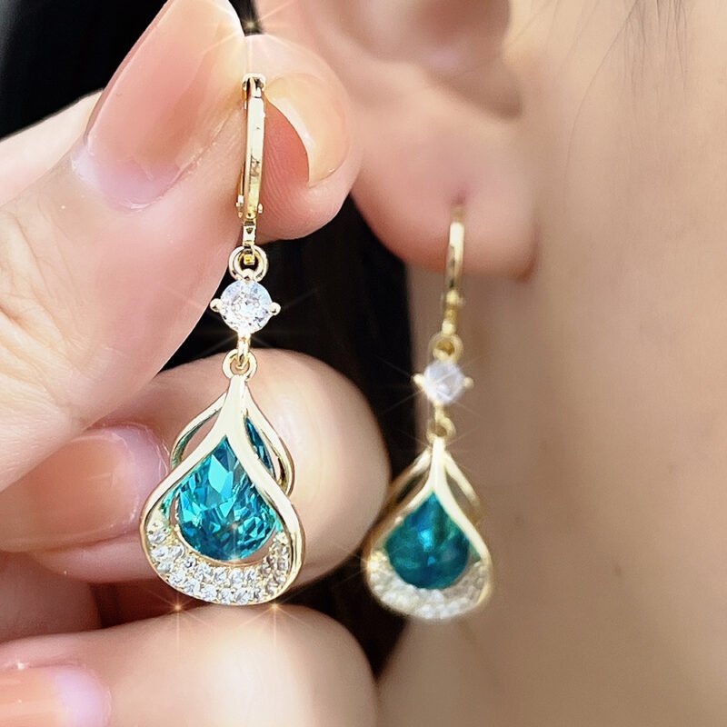 Enchanting Droplet Earrings: A Fusion of Elegance and Character