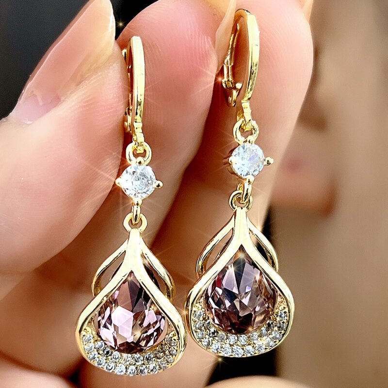 Enchanting Droplet Earrings: A Fusion of Elegance and Character